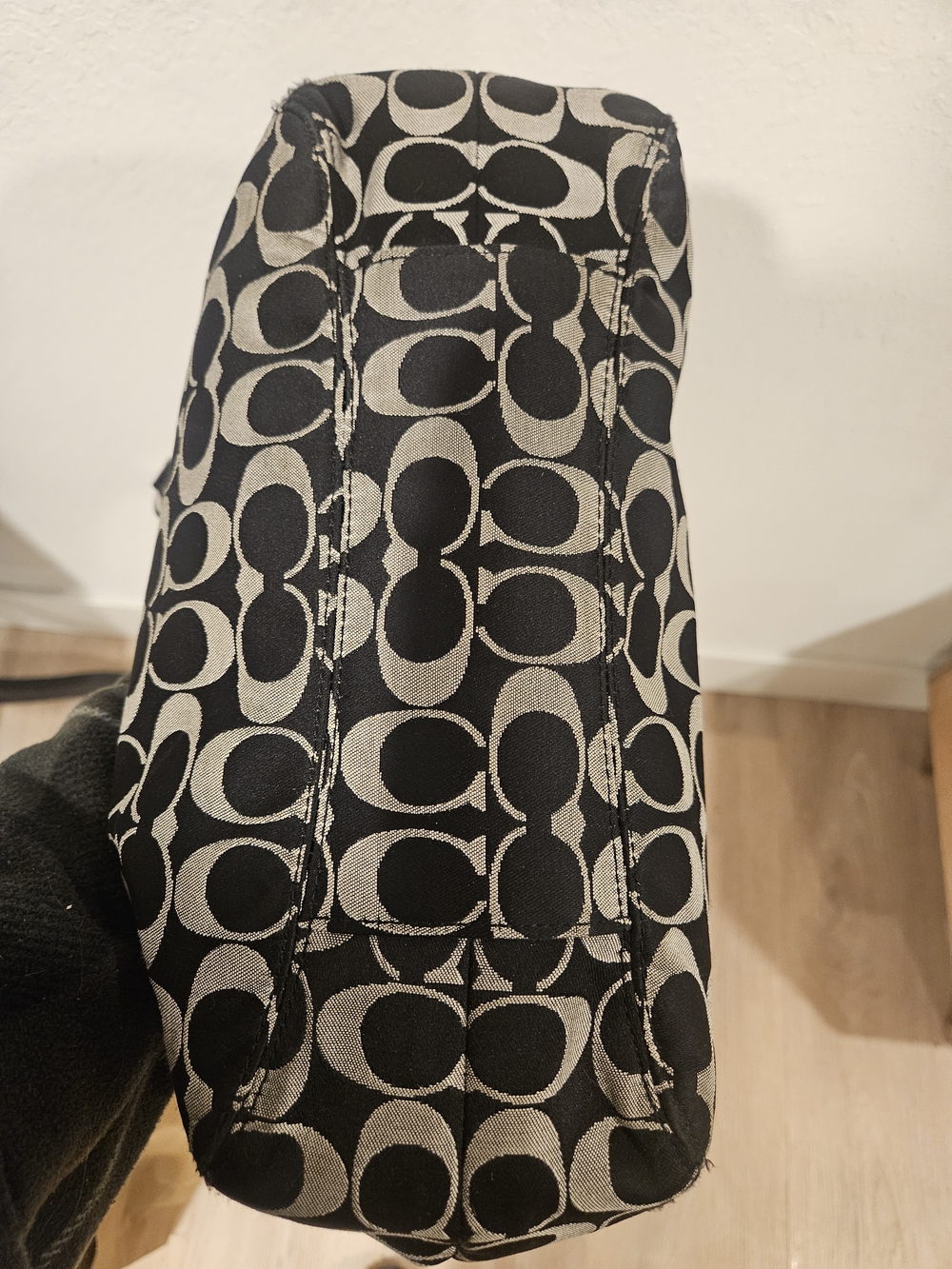 Coach Ashley Madison Shoulder Bag (F21881) - Picture 6 of 11